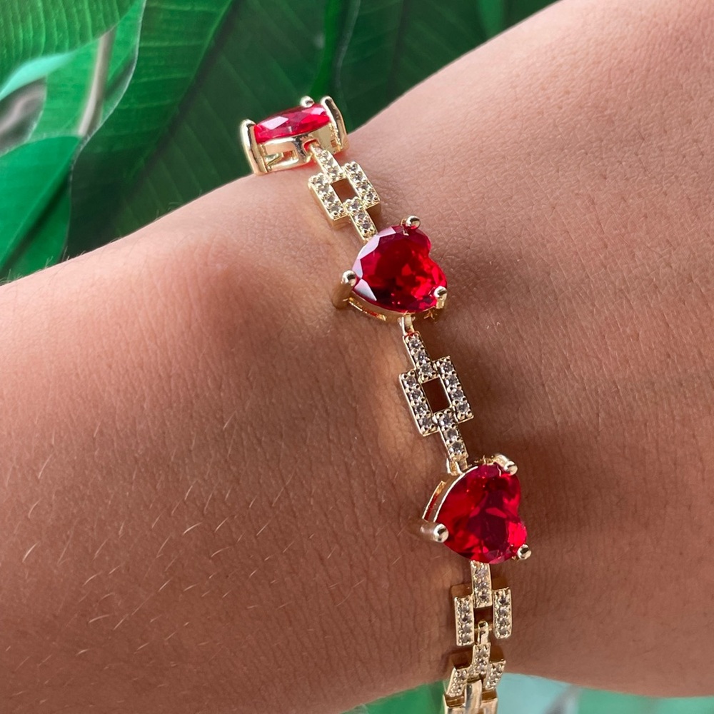 Elegant Gold and Red Heart Bracelet